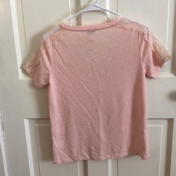 Cute light pink top! - Picture 2 of 4